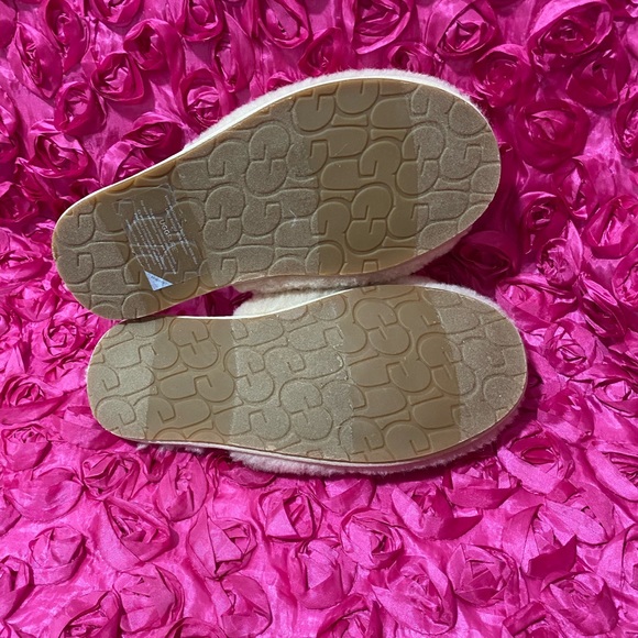 Ugg slide on slipper - Picture 5 of 6